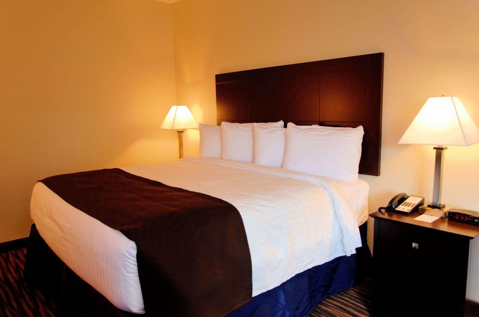 Cobblestone Inn & Suites - Denison | Oak Ridge Esterno foto